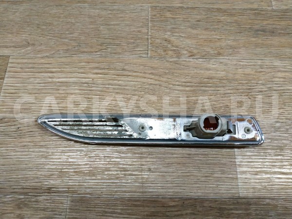 Повторитель на крыло правый желтый Ford Mondeo 