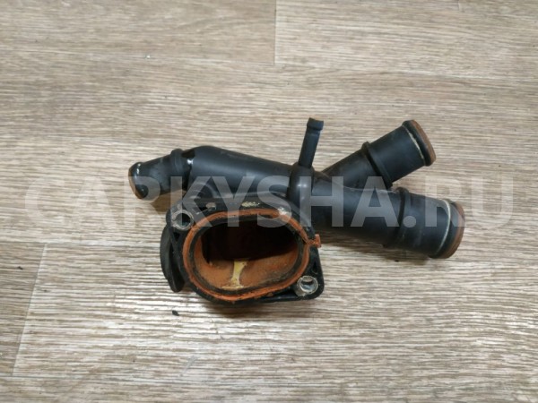 Фланец двигателя системы охлаждения Volkswagen Tiguan оригинальный номер 03L121132Q