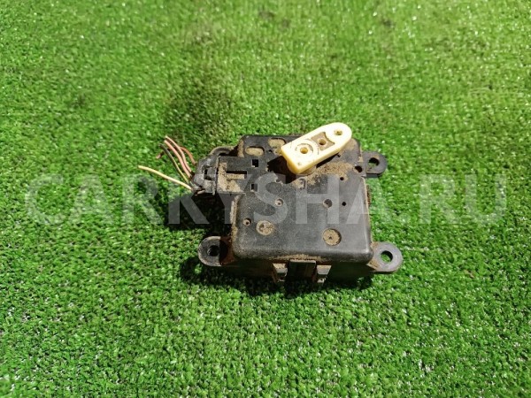 Моторчик заслонки отопителя Nissan Avenir оригинальный номер 8100030850