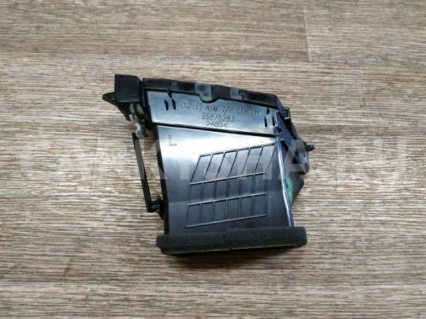 Дефлектор воздушный центральный Chevrolet Orlando 