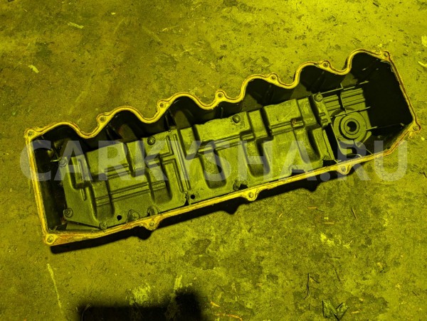 Клапанная крышка Nissan Laurel 