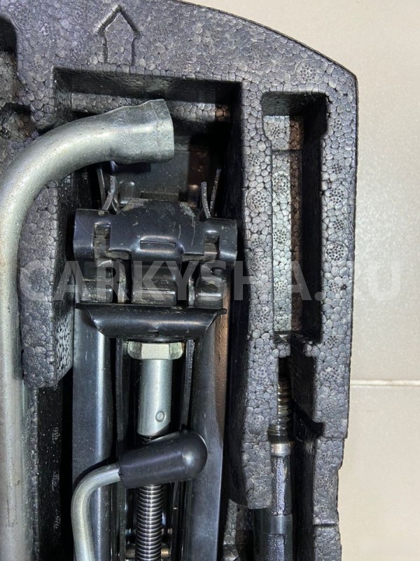 Ящик для инструментов Volkswagen Jetta 2010 год Volkswagen Jetta оригинальный номер 1J0012115