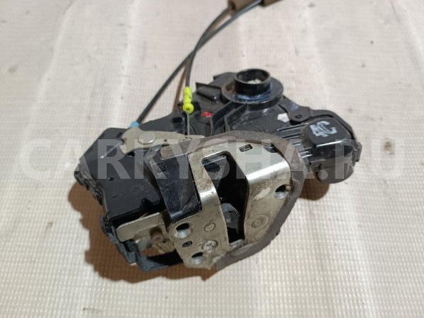 Замок двери передней правой Toyota Camry 