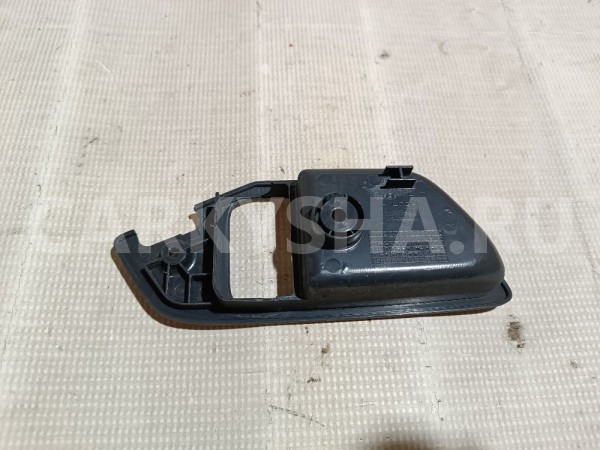 Накладка ручки внутренней Hyundai Coupe оригинальный номер 826112C000