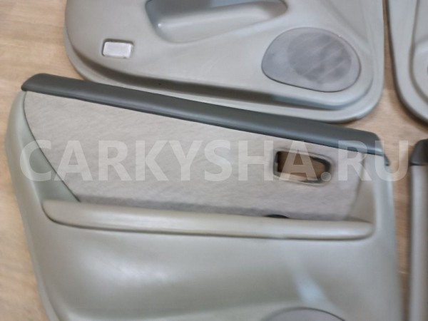 К-кт обшивки двери Toyota Windom 