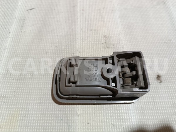 Ручка двери внутренняя правая Nissan Cube оригинальный номер 80670AN000