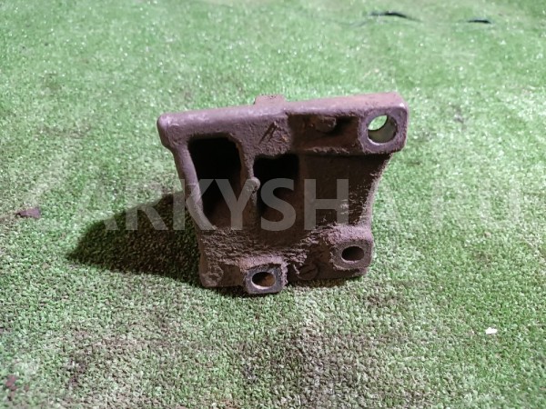 Кронштейн КПП Mitsubishi i оригинальный номер MR567560