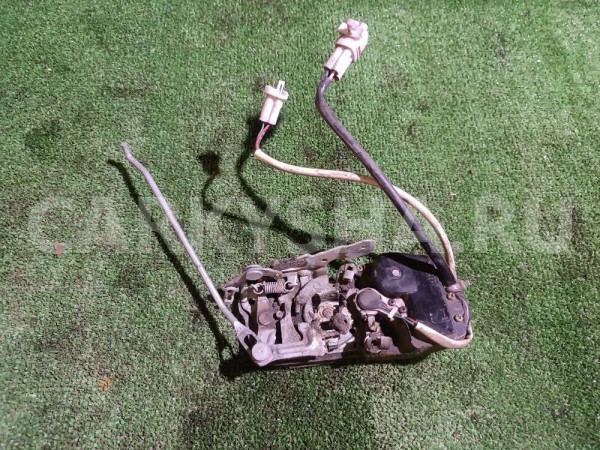 Замок двери передней правой Suzuki Cultus оригинальный номер 8220161G10