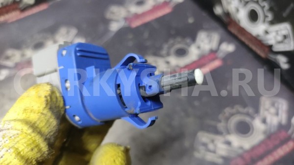 Датчик стоп сигнала Форд Фокус 3 Ford Focus оригинальный номер 8t4t9g854aa