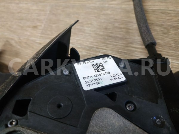 Замок двери передней левой Ford Focus оригинальный номер 2070982