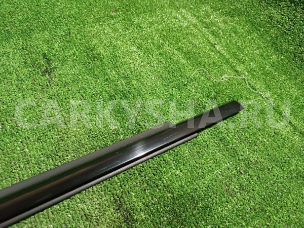 Накладка стекла заднего правого Volkswagen Tiguan 