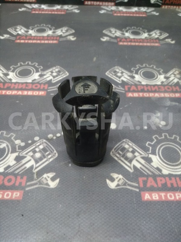 Кронштейн фиксатор радиатора Мазда 3 ВК 2.0л Mazda 2 оригинальный номер Z601-15-240F