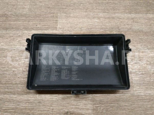 Крышка блока предохранителей Chevrolet Orlando оригинальный номер 13222784