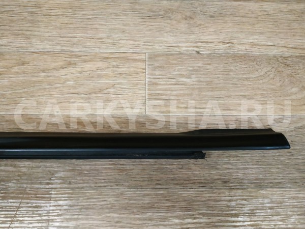 Накладка стекла заднего правого Kia Rio 