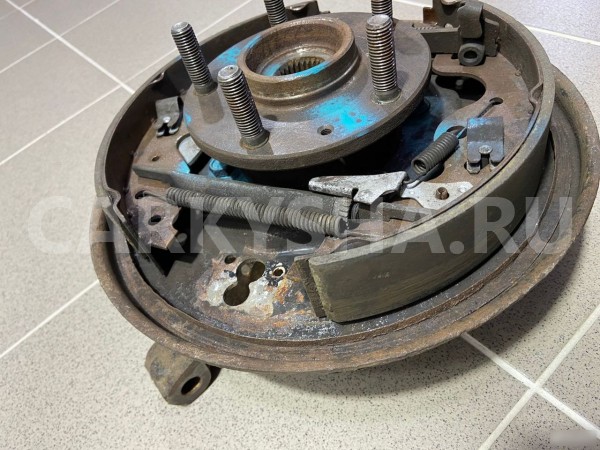 Кулак задний правый Land Rover Freelander I 2005 г Land Rover Freelander оригинальный номер RLH000020