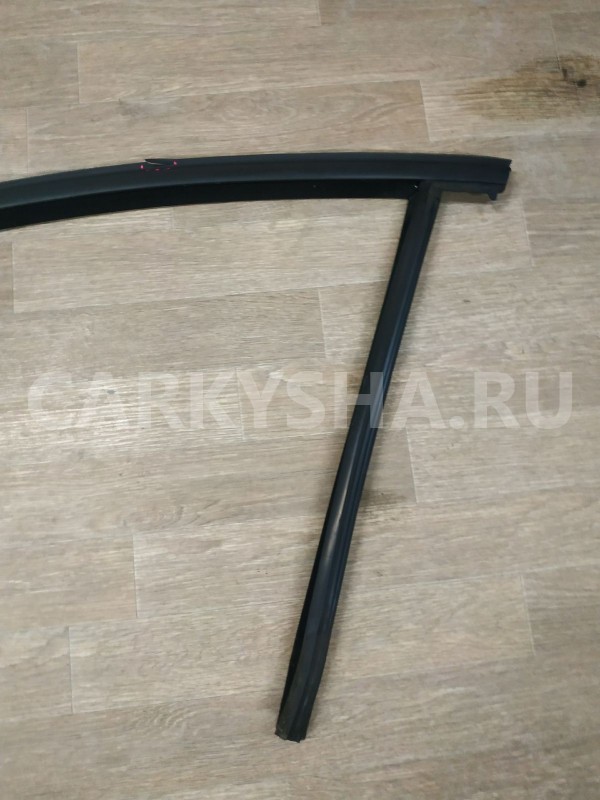 Уплотнитель проема стекла двери передней левой Ford Mondeo 