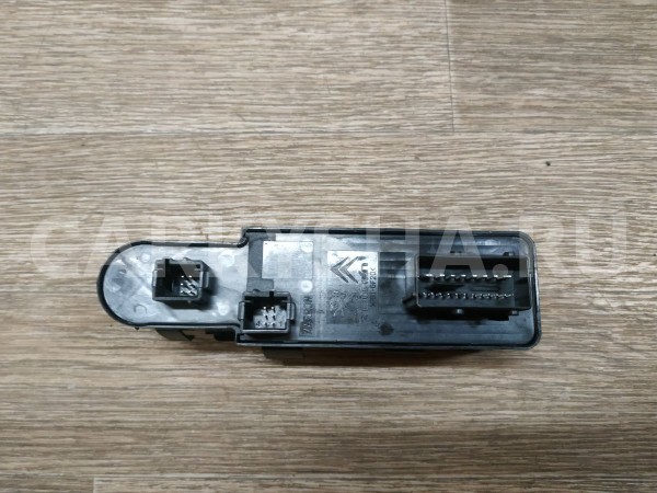 Блок управления стеклоподъемниками Peugeot 3008 