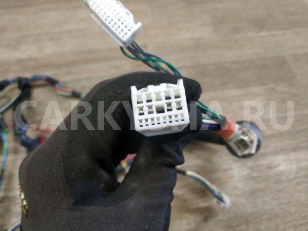 Проводка двери передней правой Toyota Avensis оригинальный номер 8215205440