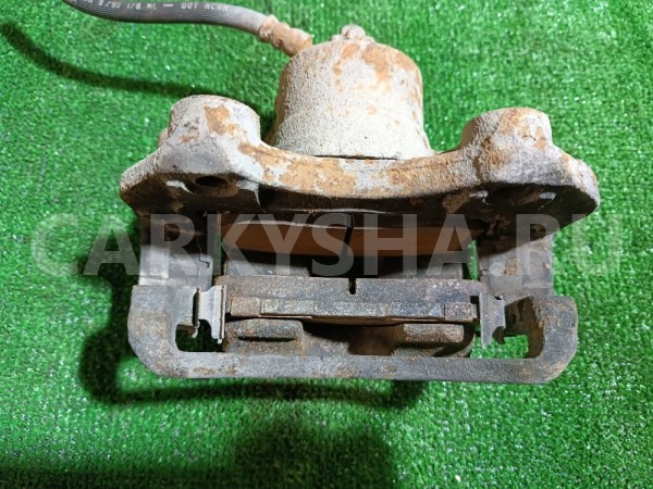Суппорт тормозной передний левый Nissan Avenir оригинальный номер 41011WF100