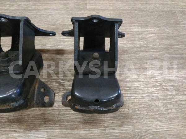 Опора двигателя Kia Sorento оригинальный номер 218123E250