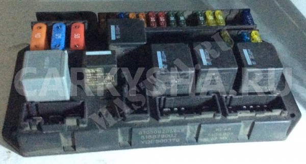 Блок предохранителей Land Rover Range Rover III Рестайлинг оригинальный номер YQE500370