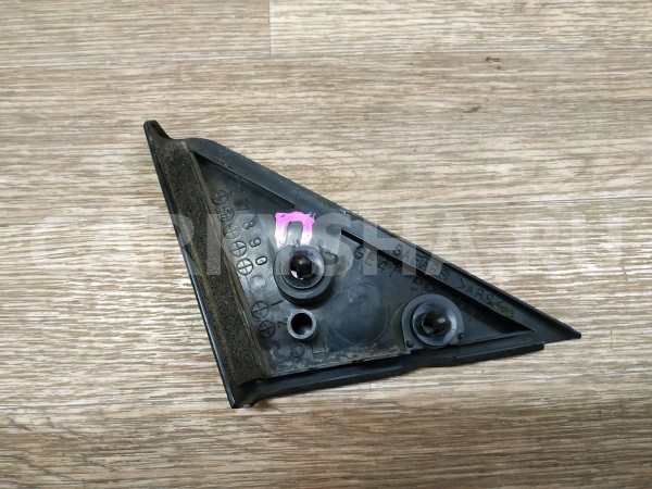 Крышка зеркала внутренняя правая Mazda Capella 