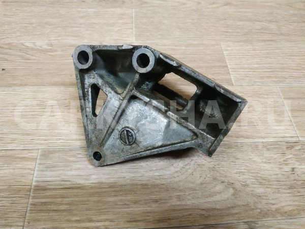 Кронштейн насоса гидроусилителя Nissan Primera 