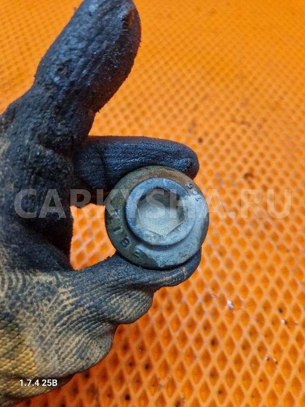 Болт шкива коленвала Mercedes w210 m112 911 2.4 Mercedes-Benz E-klasse 