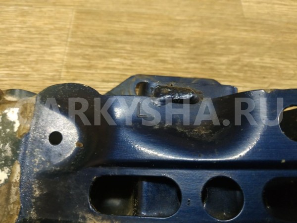 Кронштейн усилителя заднего бампера левый Toyota Avensis оригинальный номер 5201605010