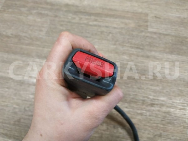 Ответная часть ремня безопасности Toyota Avensis 