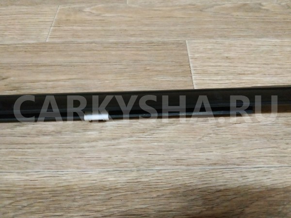 Накладка стекла переднего левого Nissan Primera 