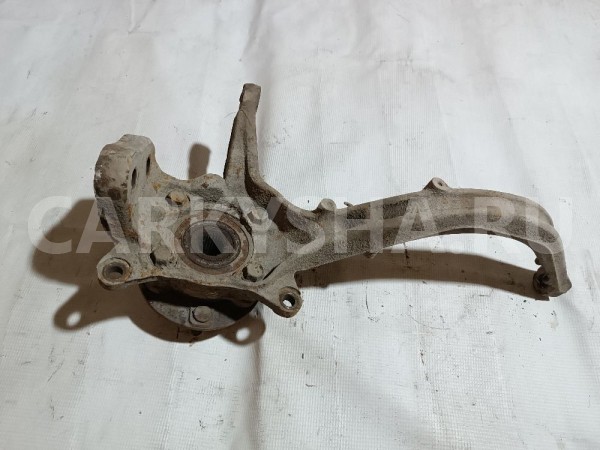 Кулак поворотный передний левый Mitsubishi Diamante 