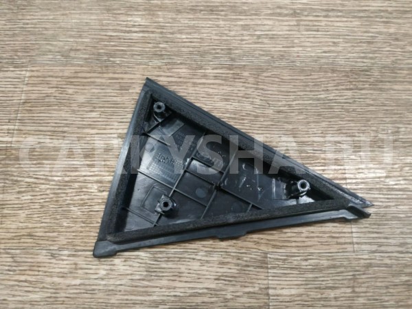 Накладка двери задней правой Hyundai ix35 