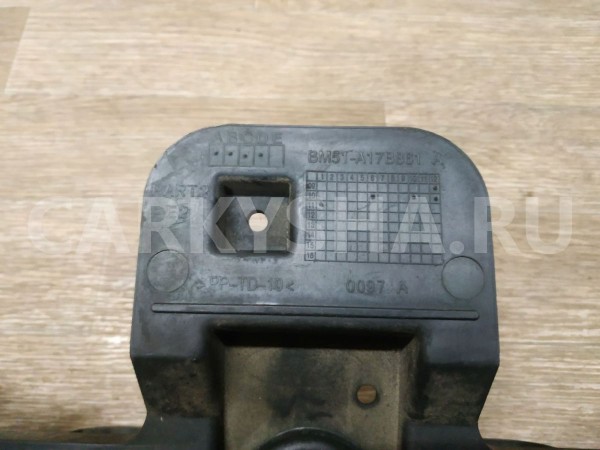 Кронштейн заднего бампера центральный Ford Focus 