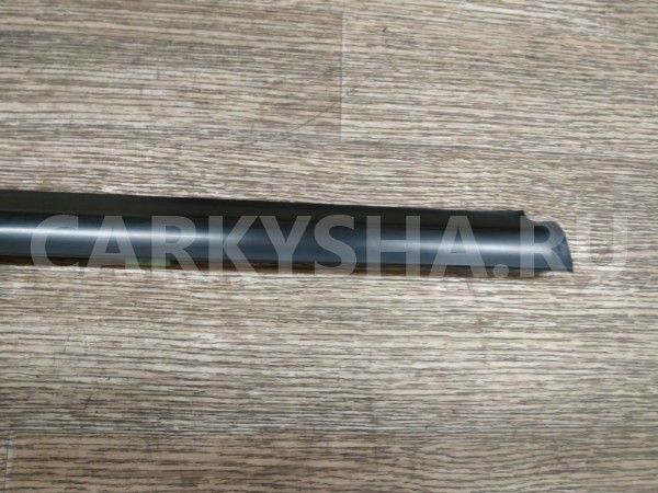 Накладка стекла переднего правого Kia Sorento 