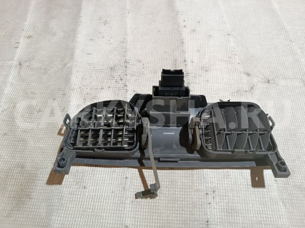 Дефлектор воздушный центральный Volvo S40 оригинальный номер 30613950