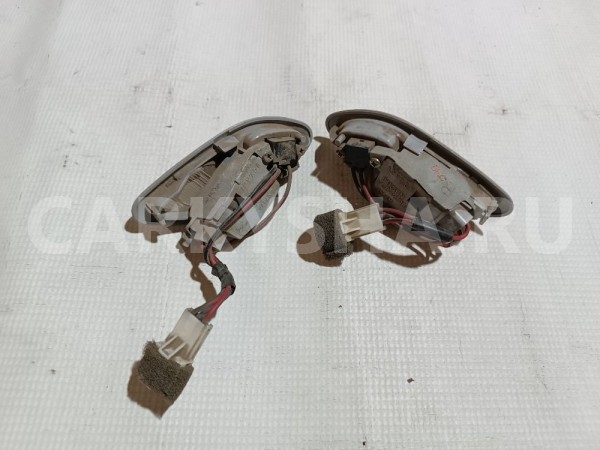 Плафон салонный задний Mitsubishi Diamante 