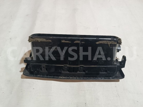Дефлектор воздушный центральный Mitsubishi Diamante оригинальный номер MR167870