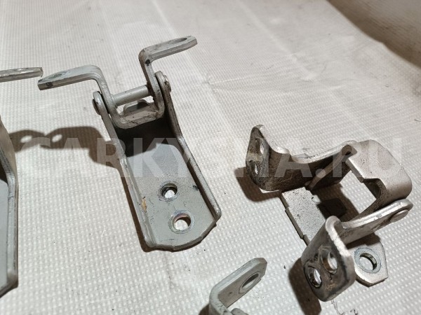 Петля двери Suzuki Grand Vitara 