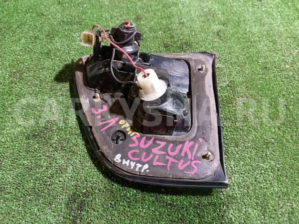 Фонарь задний внутренний левый Suzuki Cultus оригинальный номер 3627563G01