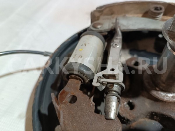 Щит опорный задний левый ВАЗ (Lada) Largus 