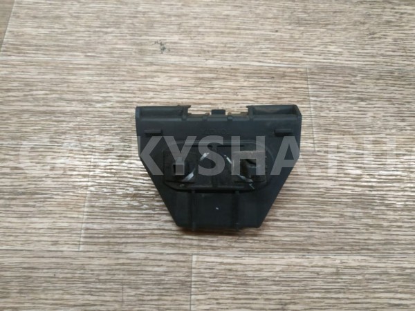 Кронштейн заднего бампера правый Toyota Avensis оригинальный номер 5256205010