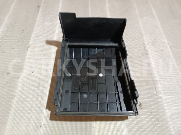 Крышка блока предохранителей Volkswagen Tiguan 