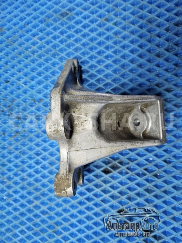 Опора двигателя правая левая кронштейн Pajero 3 4 Mitsubishi i оригинальный номер MD367196