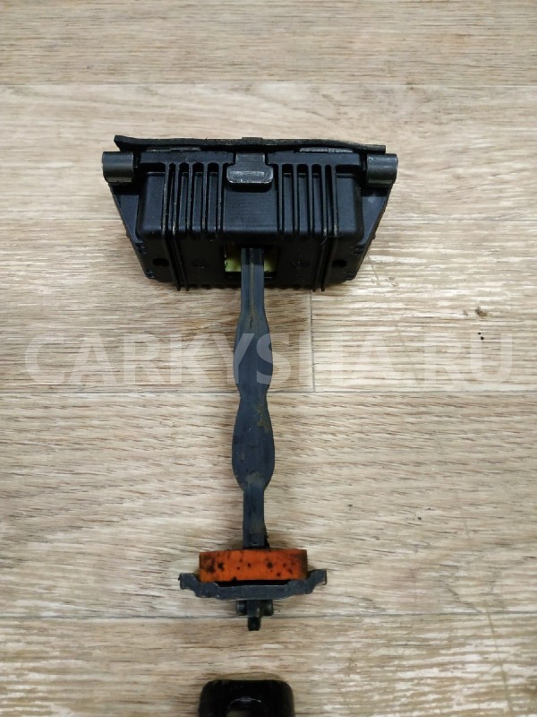 Ограничитель двери передний Land Rover Freelander оригинальный номер LR006289