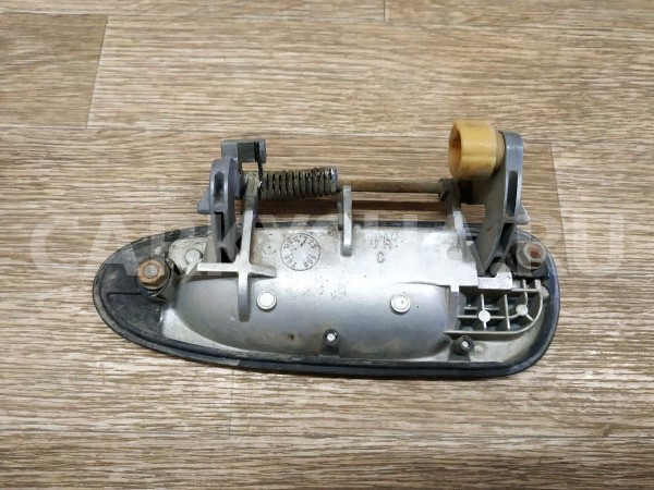 Ручка двери задней наружная правая Mazda Capella 