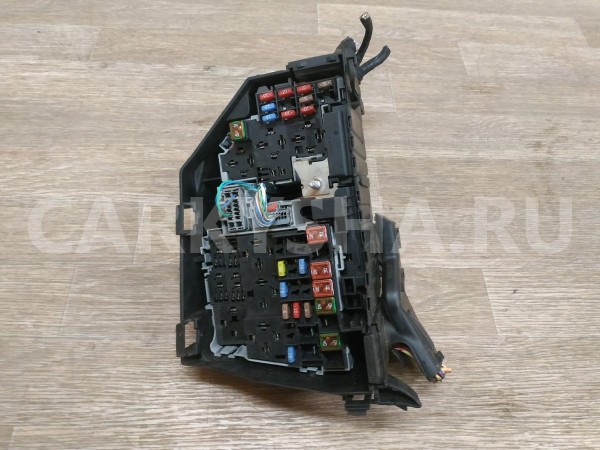 Блок предохранителей подкапотный Land Rover Freelander 