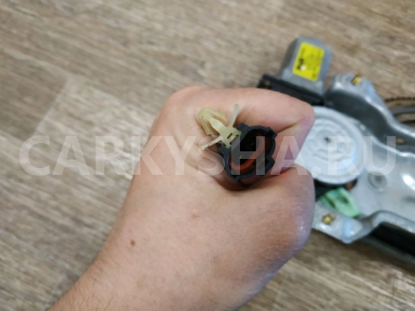 Электростеклоподъемник передний правый Kia Sorento 