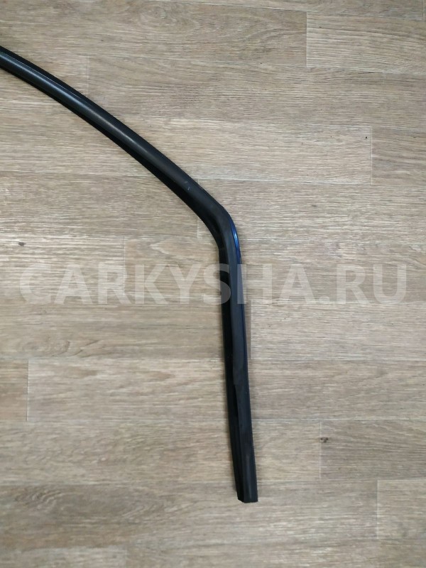 Уплотнитель проема стекла двери передней правой Ford Mondeo 