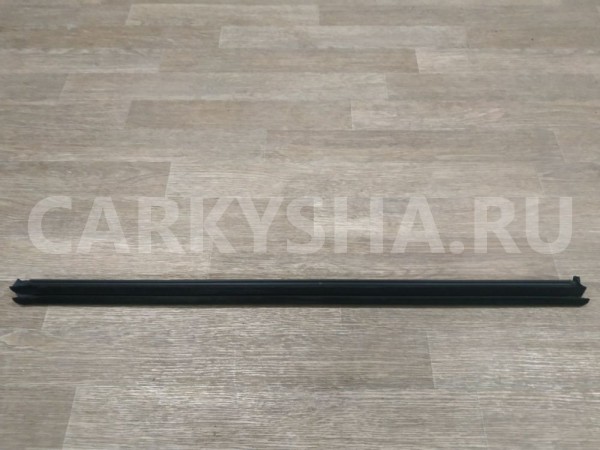 Уплотнитель стекла двери Volkswagen Tiguan 